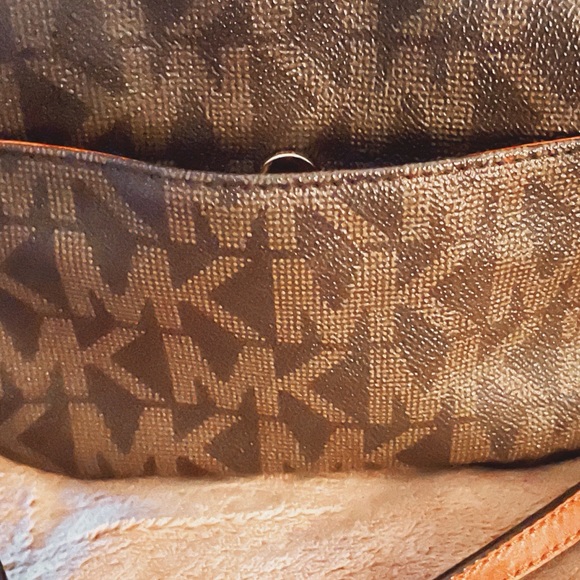 Michael Kors Crossbody - Picture 4 of 5